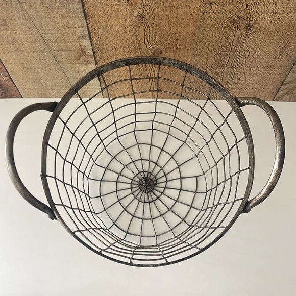 Rustic Metal Wire Basket - Picture 7 of 9